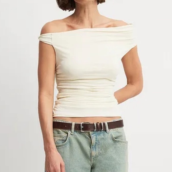 NAKD Twist Off Shoulder Top - Picture 3 of 3